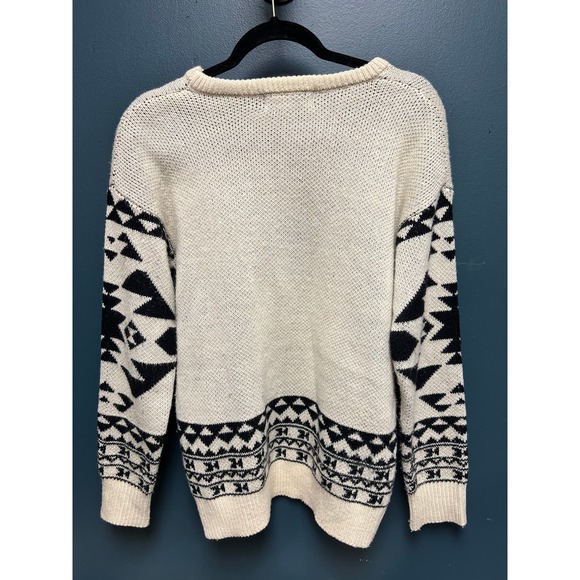 Beautiful Aztec Sweater - Picture 6 of 7